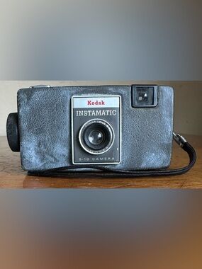 Vintage Kodak Instamatic S-20 Compact Pocket-Size Film Camera Made in USA Gray